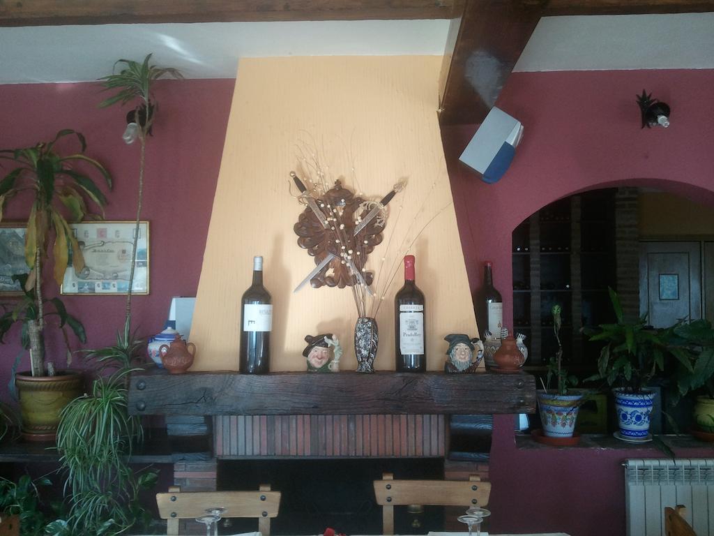 Hostal-Restaurante Fogon De Gredos Guisando Esterno foto