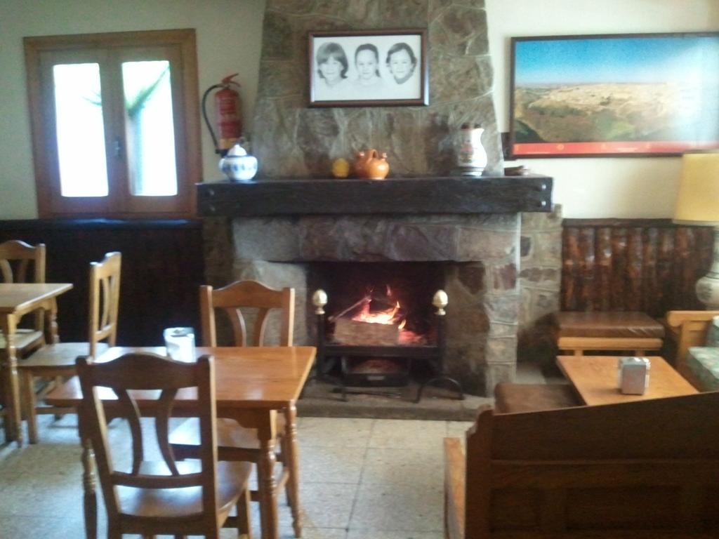 Hostal-Restaurante Fogon De Gredos Guisando Esterno foto