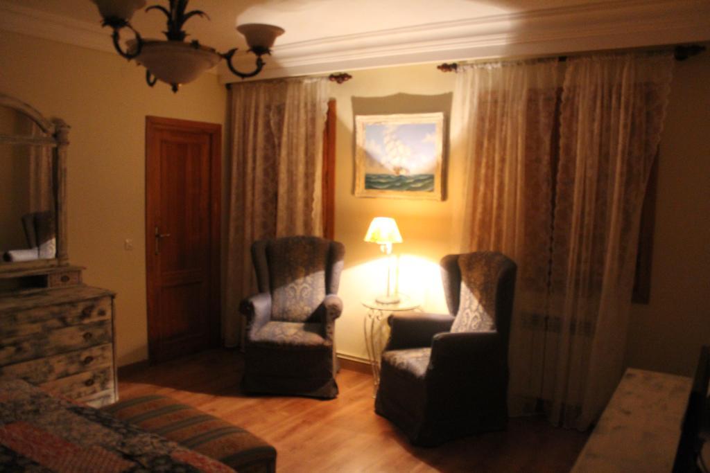 Hostal-Restaurante Fogon De Gredos Guisando Esterno foto